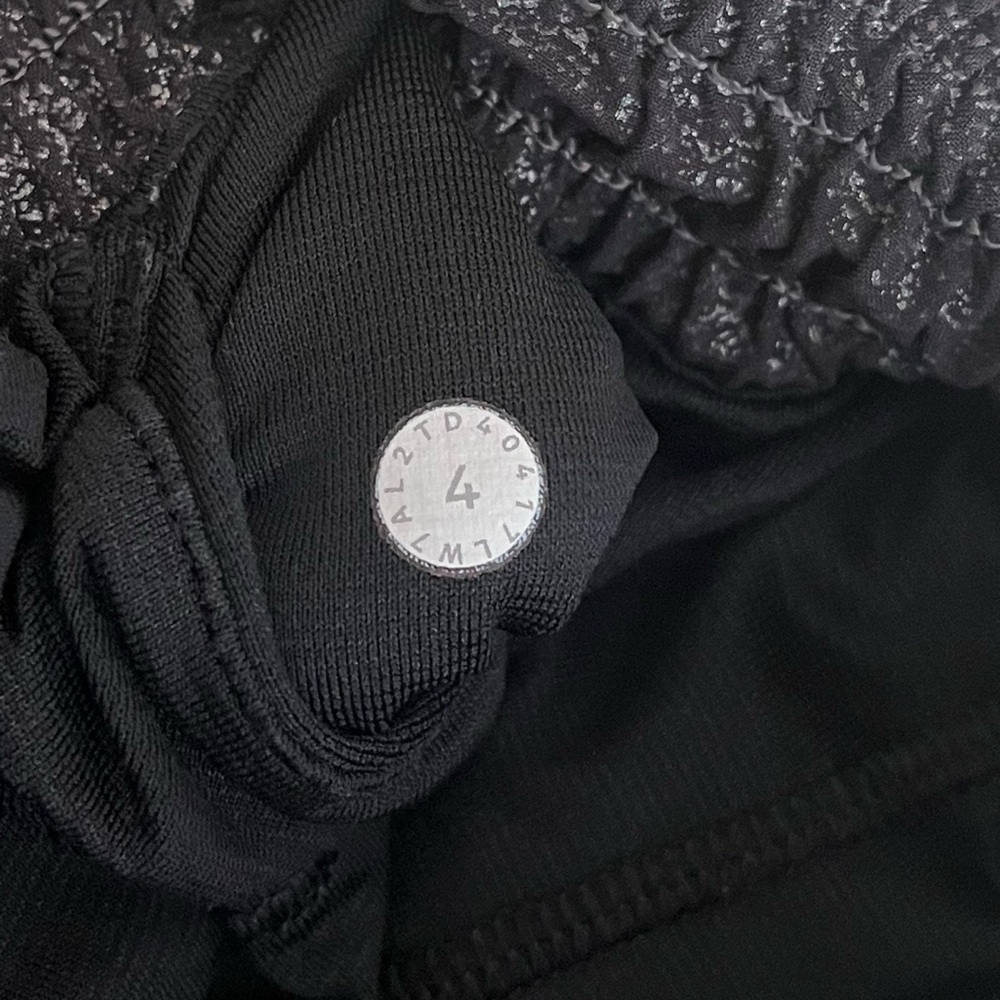 {Lululemon} Hotty Hot Short II Long 4" in Luminosity Foil Print Black Silver - 4 - Picture 10 of 10